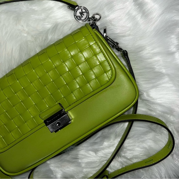 MICHAEL KORS Crossbody Lime Green - Picture 3 of 9